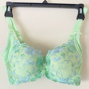 Women’s Green Floral Embroidered Lace Trims Bra - 36B - New without Tags